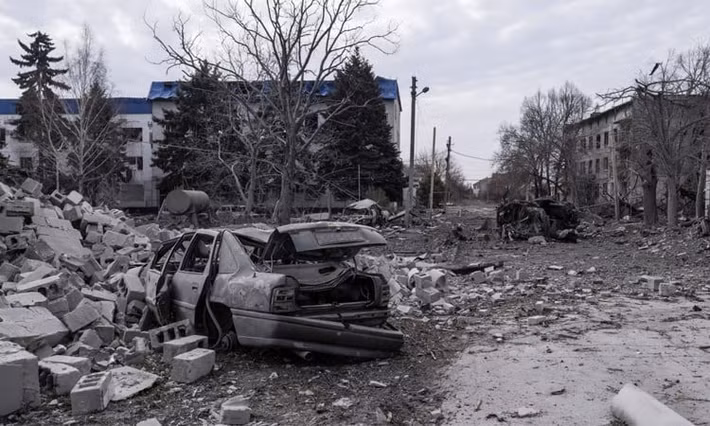 Kênh Slivochny Kapriz cho biết, quân Nga đã mở rộng quyền kiểm soát thêm 1,5km tại quận Bryanka thuộc Mirnograd. Hiện vẫn còn hơn 500 binh sĩ Ukraine, được cho là bị mắc kẹt bên trong. Kênh RVvoenkor đưa tin, quân Nga đã đưa xe tăng vào Pokrovsk, trong khi tướng Syrsky tuyên bố AFU đang giữ Pokrovsk và Mirnograd không bị bao vây.