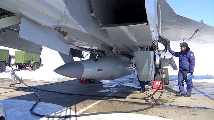 Mỹ đột nhiên nhận ra rằng, đối thủ thực sự của hệ thống phòng không và chống tên lửa Patriot của Mỹ tại Ukraine không chỉ là Nga? Đằng sau Nga còn có một nguồn công nghệ mạnh mẽ hơn? Vào tháng 8, tỷ lệ xuyên phá của tên lửa đạn đạo chiến thuật Iskander-M và tên lửa siêu thanh Kh-47M2 Kinzhal của Nga chỉ đạt 63%. Tại sao tỷ lệ xuyên phá của tên lửa Nga lại đột ngột tăng lên 94% vào tháng 9 năm nay?