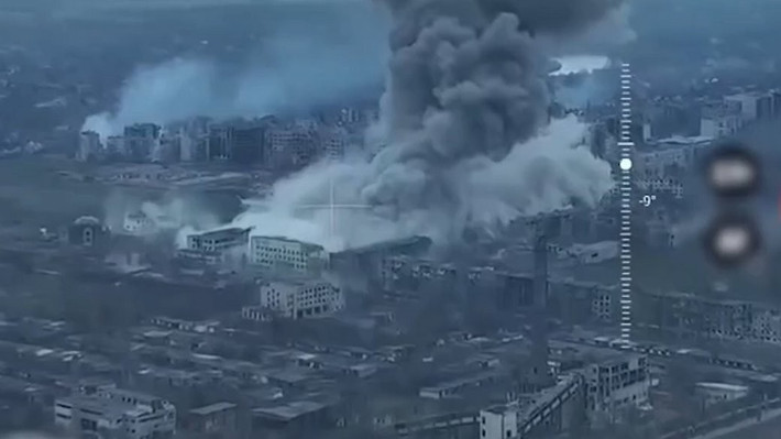 Tuy nhiên, điều đáng chú ý là quân Nga thực sự đã áp dụng chiến thuật "nặng tay" ở Myrnohrad, nghĩa là họ sử dụng rất nhiều hỏa lực "quá mạnh" để bắn phá các vị trí của quân phòng thủ Ukraine trong thành phố, trong khi hoạt động xâm nhập của bộ binh không mấy hiệu quả.