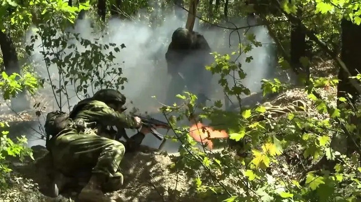 Theo tình báo Ukraine, RFAF dường như kỳ vọng việc đạt được đột phá Pokrovsk, sẽ mở đường cho đà tiến của họ vào sâu hơn ở Donetsk. Có thể trong những ngày tới, RFAF sẽ thực hiện một “cuộc tấn công đột phá mang tính quyết định” theo kiểu "tất tay" tại Pokrovsk, khi điều cả các đơn vị lính thủy đánh bộ dày dạn kinh nghiệm tới khu vực này.