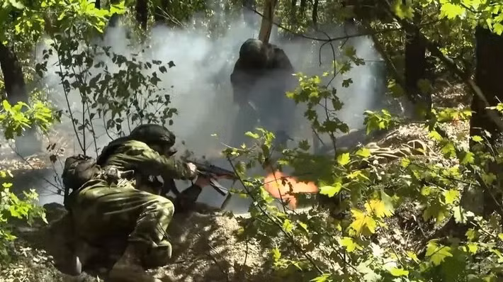 Theo tình báo Ukraine, RFAF dường như kỳ vọng việc đạt được đột phá Pokrovsk, sẽ mở đường cho đà tiến của họ vào sâu hơn ở Donetsk. Có thể trong những ngày tới, RFAF sẽ thực hiện một “cuộc tấn công đột phá mang tính quyết định” theo kiểu "tất tay" tại Pokrovsk, khi điều cả các đơn vị lính thủy đánh bộ dày dạn kinh nghiệm tới khu vực này.