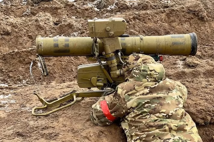 Tuy nhiên, con sông Severski Donets chảy qua phía nam Lyman, đã mang lại lợi thế phòng thủ nhất định cho AFU. Nếu Lyman thất thủ, thành phố Sloviansk có thể tạm thời không bị đe dọa, nhưng nếu quân Nga chiếm được Seversk, họ sẽ có thể tái khởi động cuộc tấn công dọc theo bờ nam.