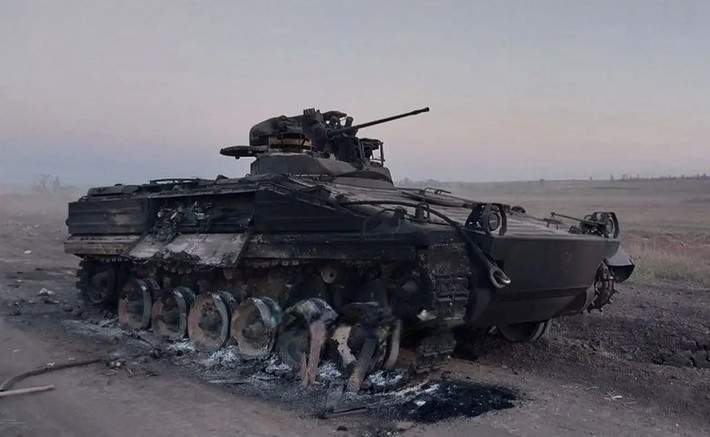 Theo ghi nhận, bộ binh Nga ở khu đô thị Myrnohrad vẫn chưa xung phong đánh chiếm mục tiêu. Trong khi quân Ukraine đang tìm cách tấn công từ đầu cầu Gryshyne; 9 cuộc phản công của Lữ đoàn bộ binh cơ giới 32 và Trung đoàn tấn công 425 Skala, được tăng cường cả xe bọc thép, đã bị đẩy lùi trong 24 giờ qua. ﻿ (nguồn ảnh Military Review, Ukrinform, TASS).