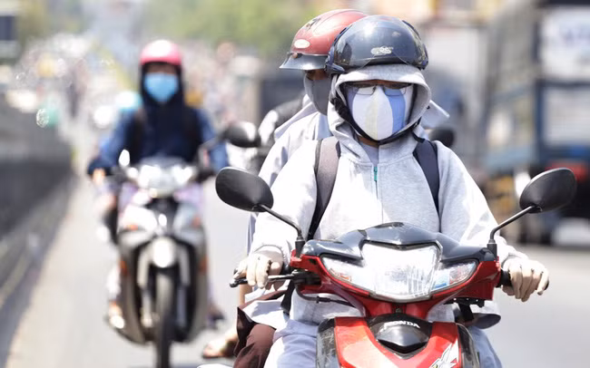 Mặc dù có rất nhiều việc bạn có thể làm để bảo vệ da, nhưng hãy biết chú ý đến cảm giác của làn da bạn. Hãy tránh nắng ngay khi bạn bắt đầu cảm thấy da mình nóng rát. Đừng cố để da tiếp xúc với ánh nắng quá lâu, dù bạn cho rằng đã che chắn kỹ.