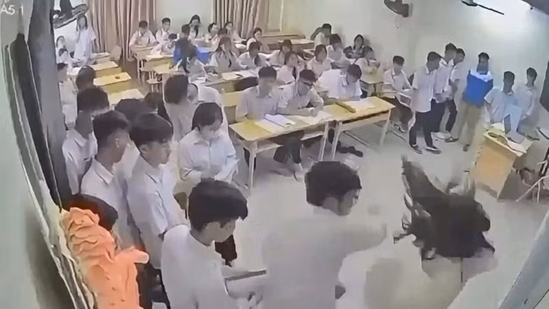 Sở GD&ĐT Hà Nội thông tin vụ nam sinh đấm cô giáo chủ nhiệm giữa lớp 