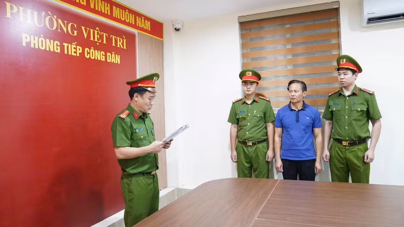 Cơ quan Cảnh sát điều tra thi hành lệnh khởi tố đối tượng Đinh Thanh Tùng.