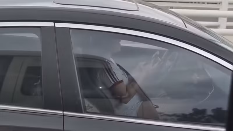 Phú Thọ: CSGT xử lý nữ tài xế sử dụng điện thoại khi lái xe