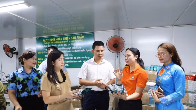 Phụ nữ Bắc Ninh chủ động đưa nông sản, nghề truyền thống lên không gian số