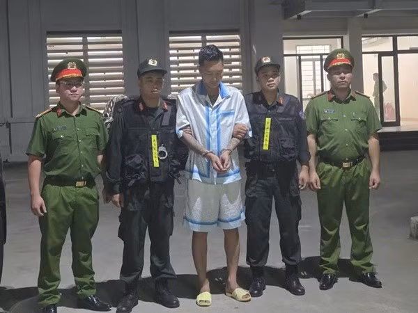 Huấn Hoa Hồng và vợ bị khởi tố về lừa đảo và vi phạm kế toán