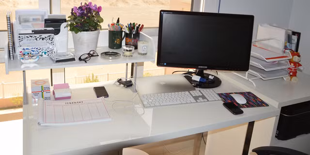 10 món đồ trang trí bàn làm việc nhỏ xinh thu hút mọi ánh nhìn | Gỗ Trang Trí