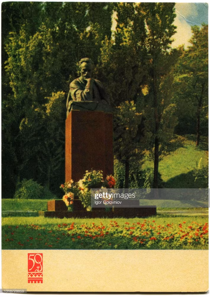 Tượng đài của Ivan Franko, nhà văn, nhà khoa học và nhà cách mạng lỗi lạc người Ukraine (1856-1916).