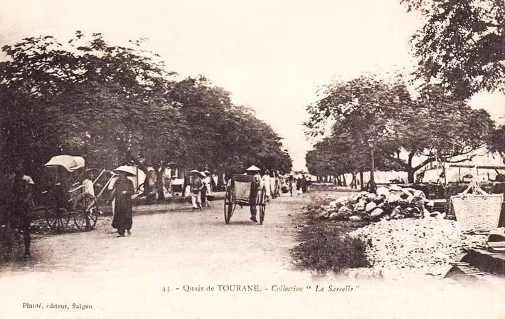 Khung cảnh phía trước bến tàu sông Hàn.