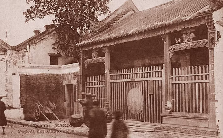 Hội quán Quảng Đông trên phố Hàng Buồm xưa.