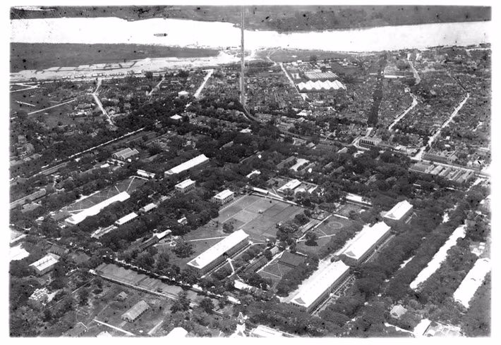 Khu vực Đông Bắc thành Hà Nội cũ và sông Hồng.