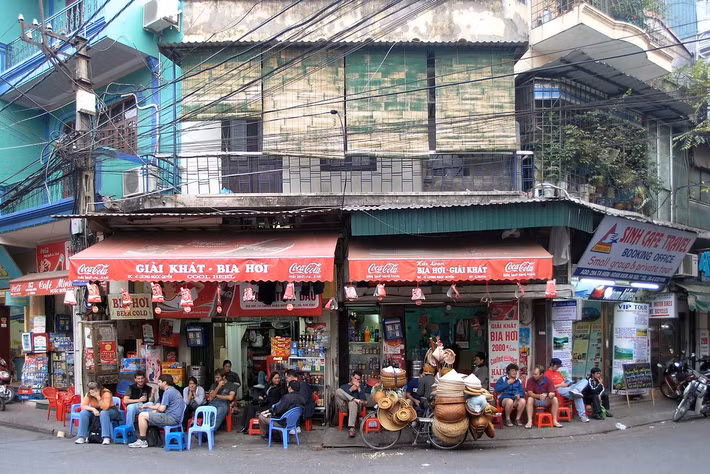 Góc Lương Ngọc Quyến - Tạ Hiện, "ngã tư quốc tế" của phố cổ Hà Nội.