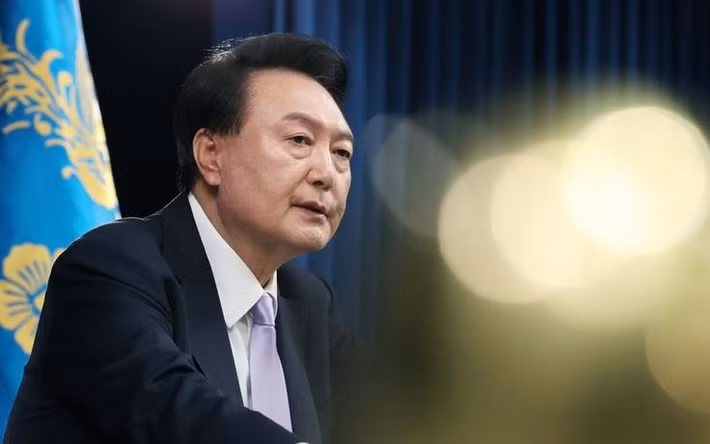  11. Yoon Suk-yeol (2022–nay). Yoon Suk-yeol và vợ ông đối mặt với các cáo buộc về giao dịch tài chính đáng ngờ và lợi dụng quyền lực để trục lợi. Hiện tại, ông đang đối mặt với nguy cơ bị phế truất sau khi ban bố lệnh thiết quân luật làm chấn động Hàn Quốc đêm 3/12/2024. Ảnh: Pinterest.