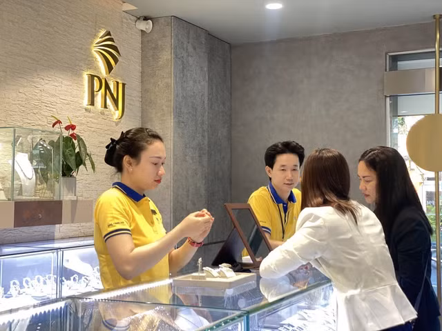 pnj-lai-gan-800-ty-dong-sau-quy-i2023-2023042100420920241010121220.jpg