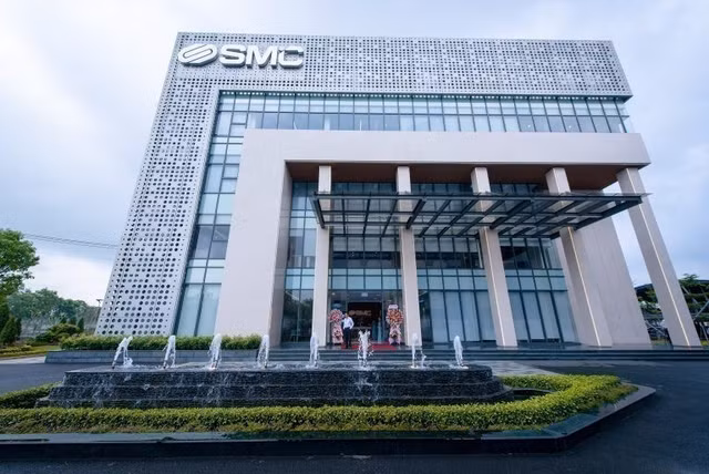 smc-tiep-tuc-bien-dong-nhan-su-cap-cao-lay-y-kien-co-dong-mien-nhiem-loat-thanh-vien-hdqt-va-ban-kiem-soat-1763576237.jpg