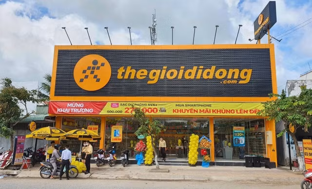 the-gioi-di-dong-dat-hon-113000-ty-dong-doanh-thu-sau-9-thang-1760807156.jpg
