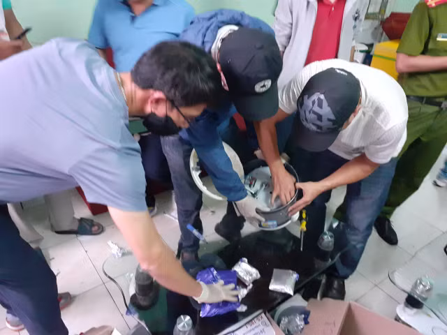 Hàng nghìn viên ma túy trong nồi cơm điện Hang nghin vien ma tuy trong noi com dien
