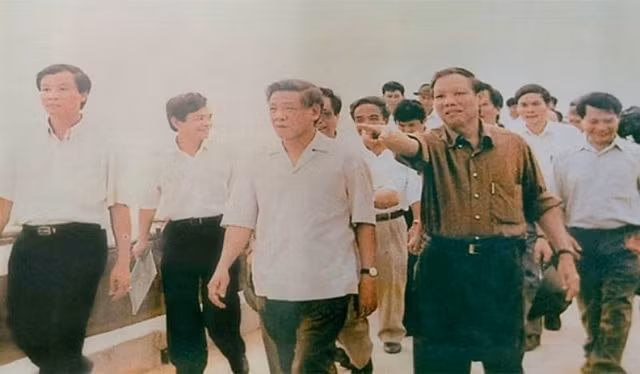 le-huy-ngo-mot-doi-nang-no-voi-nong-dan-163854-638-173032.jpg