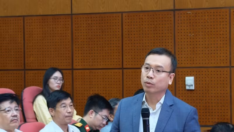 GS.BS Nguyễn Hoàng Định: 'Điều các cháu đang thiếu là một trái tim vừa với cơ thể mình'