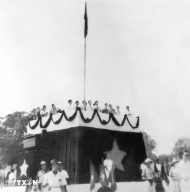 ttxvn-cach-mang-thang-tam-1981945-1808-8.jpg