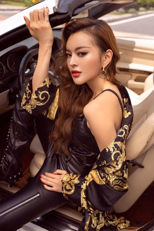 Trước khi lộ clip nóng, hot girl Trang Nemo ăn mặc rất sexy - Hình 7 Truoc khi lo clip nong, hot girl Trang Nemo an mac rat sexy-Hinh-7