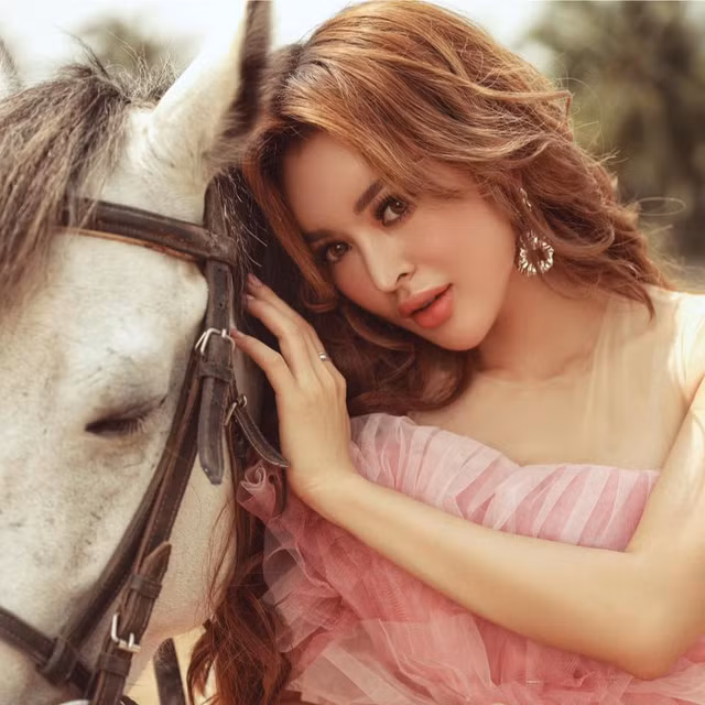 Trước khi lộ clip nóng, hot girl Trang Nemo ăn mặc rất sexy - Hình 2 Truoc khi lo clip nong, hot girl Trang Nemo an mac rat sexy-Hinh-2