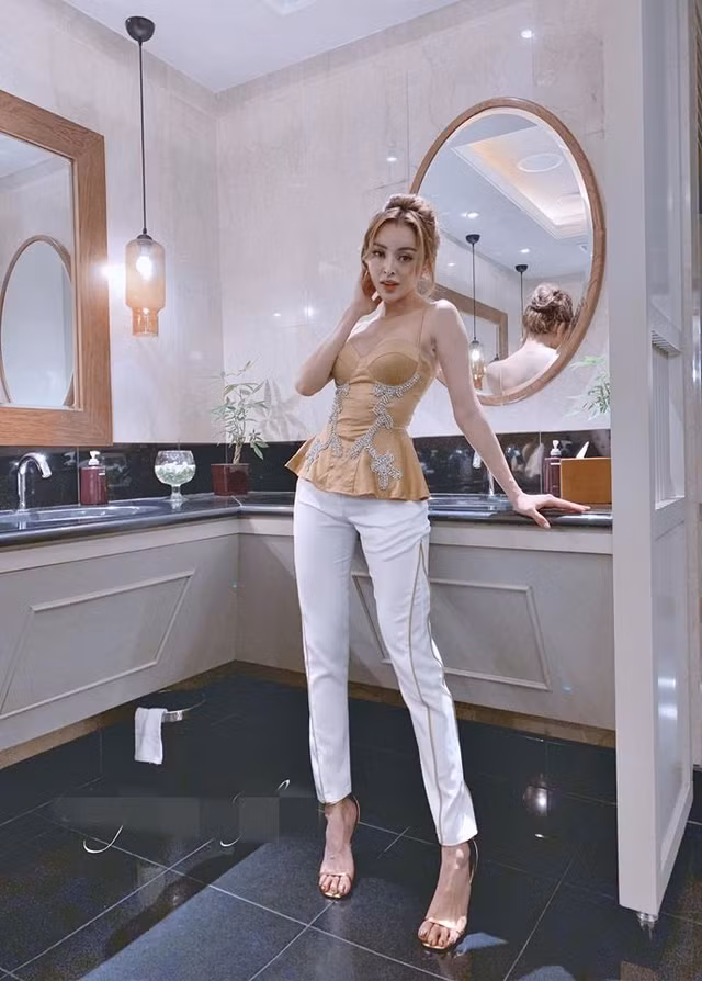 Trước khi lộ clip nóng, hot girl Trang Nemo ăn mặc rất sexy - Hình 6 Truoc khi lo clip nong, hot girl Trang Nemo an mac rat sexy-Hinh-6