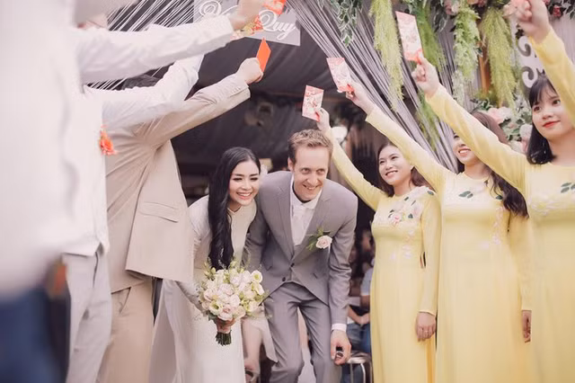 Phong cách thời trang sang chảnh của nữ phi công đẹp nhất Việt Nam - Hình 9 Phong cach thoi trang sang chanh cua nu phi cong dep nhat Viet Nam-Hinh-9
