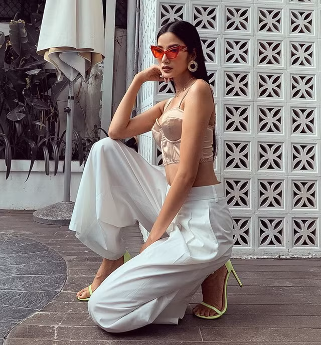 Nhung lan khoe vong 1 goi cam cua Hoang Thuy-Hinh-9