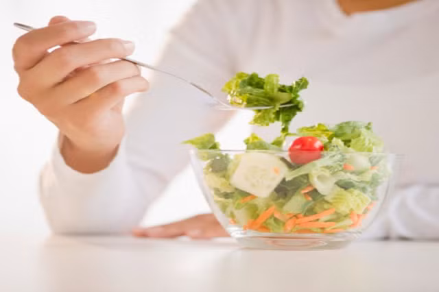 Salad rau tươi mang lại rất nhiều lợi ích sức khỏe - Hình 8 Salad rau tuoi mang lai rat nhieu loi ich suc khoe-Hinh-8