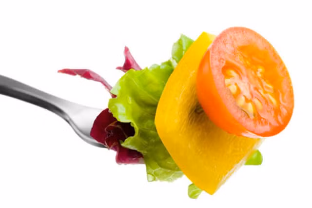 Salad rau tươi mang lại rất nhiều lợi ích sức khỏe Salad rau tuoi mang lai rat nhieu loi ich suc khoe
