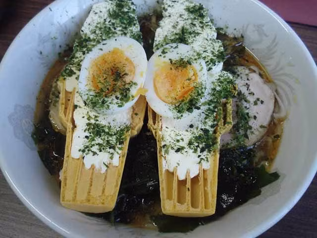 Ky la mon mi ramen tron kem oc que kho hieu cua nguoi Nhat
