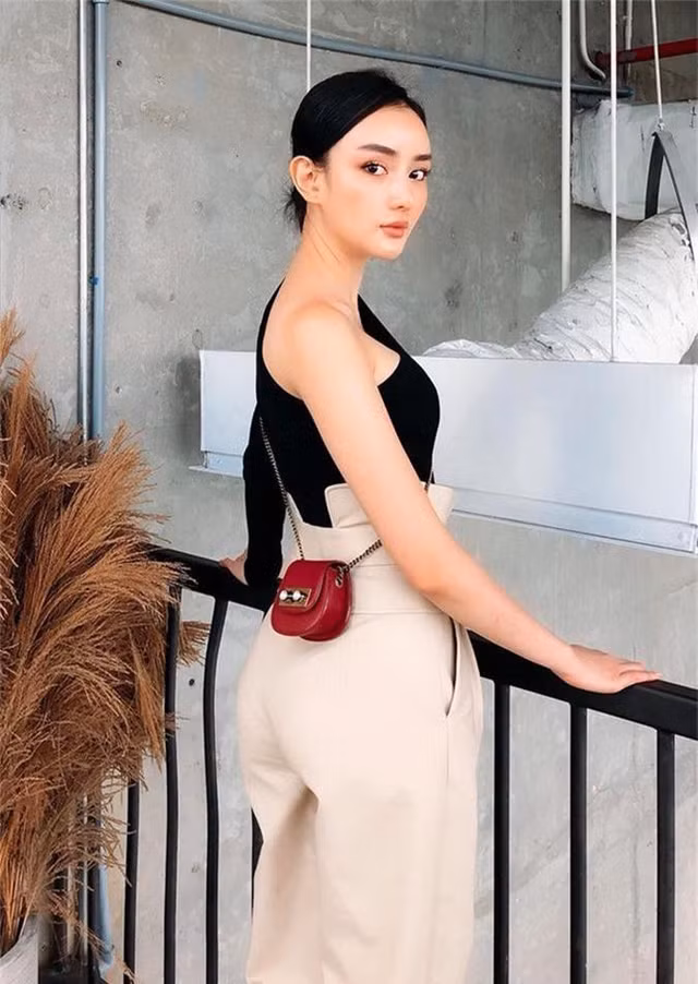 Vẻ đẹp sang chảnh của hot girl khiến tỷ phú Thái 'đổ gục' - Hình 8 Ve dep sang chanh cua hot girl khien ty phu Thai 'do guc'-Hinh-8