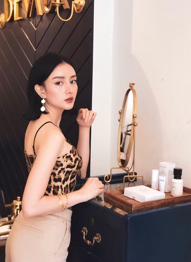 Vẻ đẹp sang chảnh của hot girl khiến tỷ phú Thái 'đổ gục' - Hình 9 Ve dep sang chanh cua hot girl khien ty phu Thai 'do guc'-Hinh-9