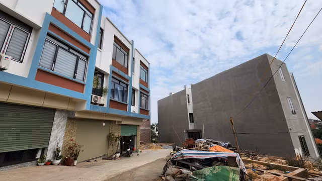 Thanh tra và công an vào cuộc vụ loạt nhà liền kề không phép ở Quảng Ninh Thanh tra va cong an vao cuoc vu loat nha lien ke khong phep o Quang Ninh