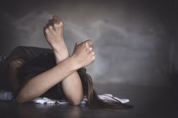 Bản án cho 7 người chồng đánh thuốc mê vợ rồi hoán đổi tấn công tình dục Ban an cho 7 nguoi chong danh thuoc me vo roi hoan doi tan cong tinh duc
