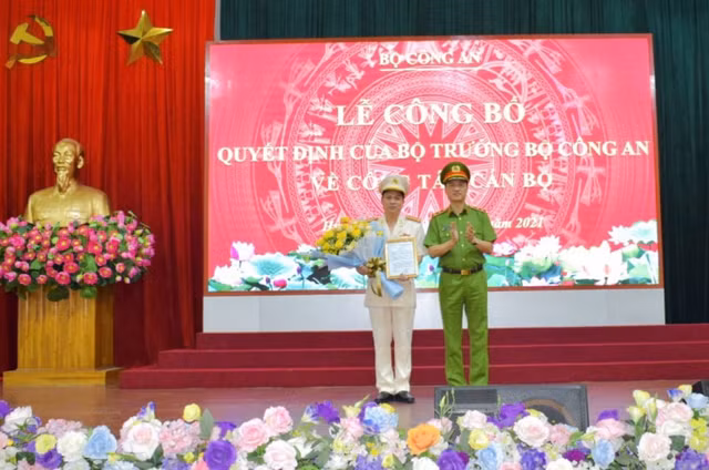Giam doc Cong an tinh Hung Yen duoc xet tang Huan chuong Chien cong-Hinh-3