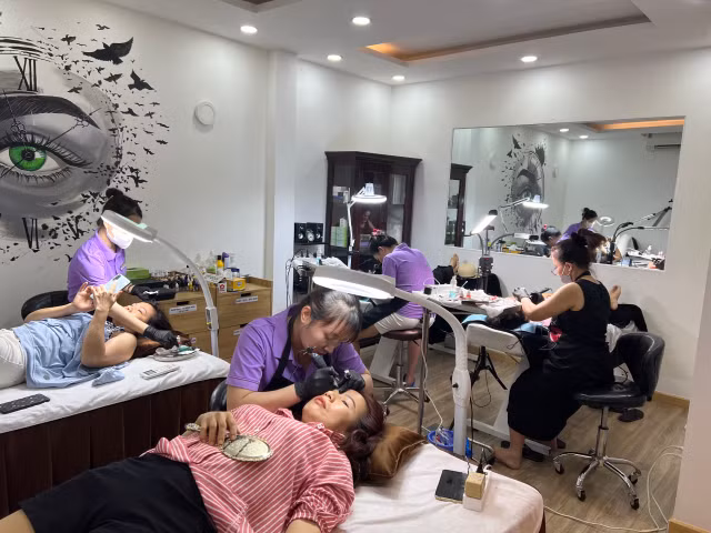 Chị em tấp nập “tút tát” nhan sắc du Xuân - Hình 2 Chi em tap nap “tut tat” nhan sac du Xuan-Hinh-2