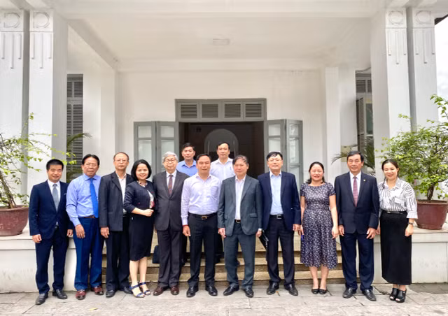 Lãnh đạo VUSTA thăm, làm việc tại Viện Kinh tế và Phát triển Lanh dao VUSTA tham, lam viec tai Vien Kinh te va Phat trien