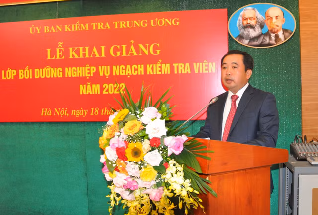 Chân dung 4 Bí thư Tỉnh ủy được điều động và bổ nhiệm năm 2022 - Hình 8 Chan dung 4 Bi thu Tinh uy duoc dieu dong va bo nhiem nam 2022-Hinh-8