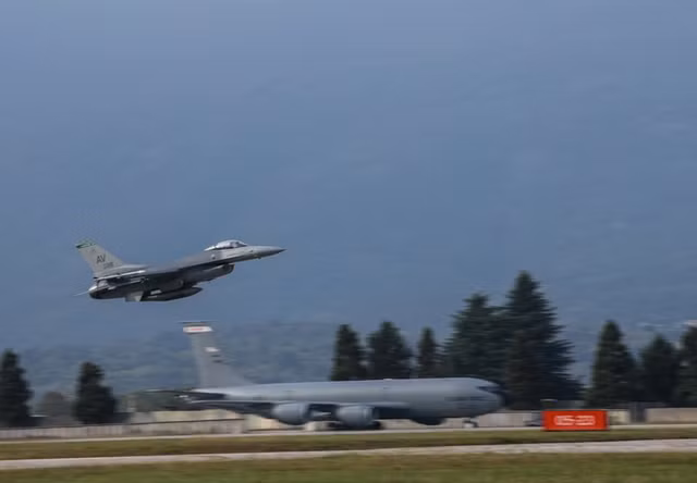 Xuất hiện vật thể nghi UFO liên tiếp xuất hiện ở Mỹ, Canada? - Hình 6 Xuat hien vat the nghi UFO lien tiep xuat hien o My, Canada?-Hinh-6