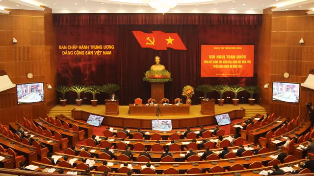 10 Ủy viên, nguyên Ủy viên Trung ương bị kỷ luật trong năm 2022 10 Uy vien, nguyen Uy vien Trung uong bi ky luat trong nam 2022