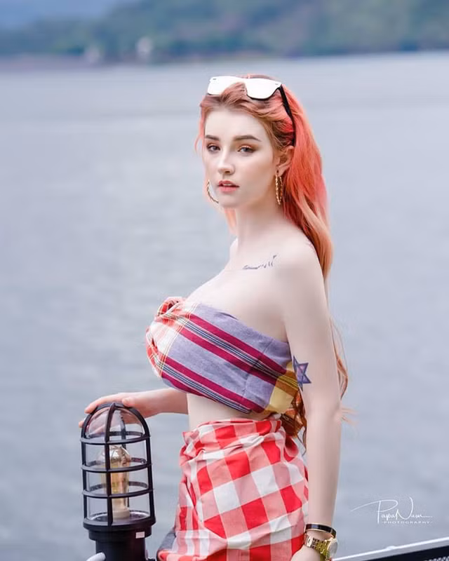 Gu thời trang nóng bỏng của “Nữ thần tắm suối” Thái Lan gây sốt - Hình 6 Gu thoi trang nong bong cua “Nu than tam suoi” Thai Lan gay sot-Hinh-6