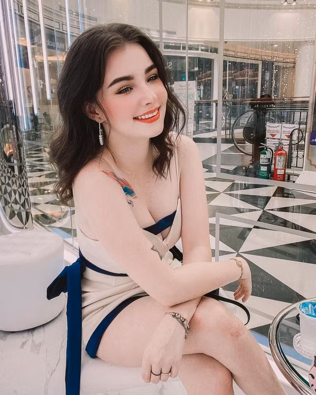 Gu thời trang nóng bỏng của “Nữ thần tắm suối” Thái Lan gây sốt - Hình 8 Gu thoi trang nong bong cua “Nu than tam suoi” Thai Lan gay sot-Hinh-8