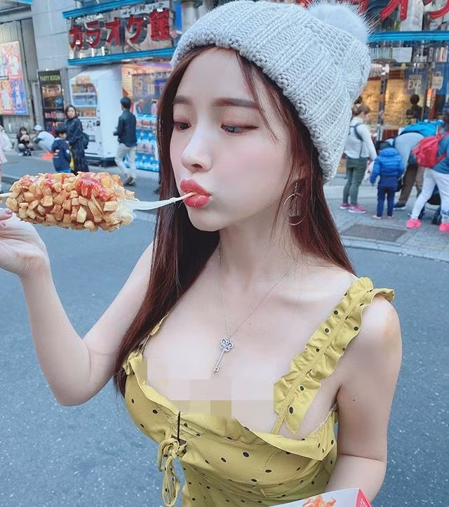 Gu ăn mặc hở bạo của nữ DJ Malaysia - Hình 11 Gu an mac ho bao cua nu DJ Malaysia-Hinh-11