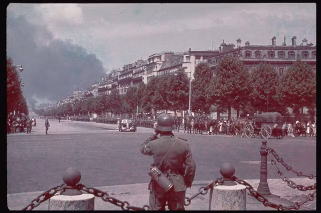 Nhìn lại thời khắc Paris rơi vào tay phát xít Đức - Hình 5 Nhin lai thoi khac Paris roi vao tay phat xit Duc-Hinh-5