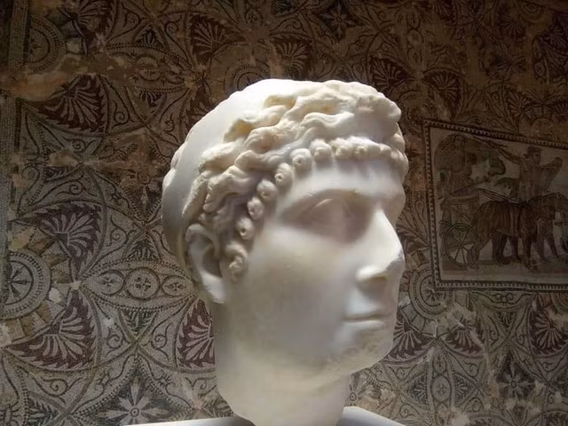 Hé lộ số phận bí ẩn cặp sinh đôi của Nữ hoàng Ai Cập Cleopatra - Hình 9 He lo so phan bi an cap sinh doi cua Nu hoang Ai Cap Cleopatra-Hinh-9